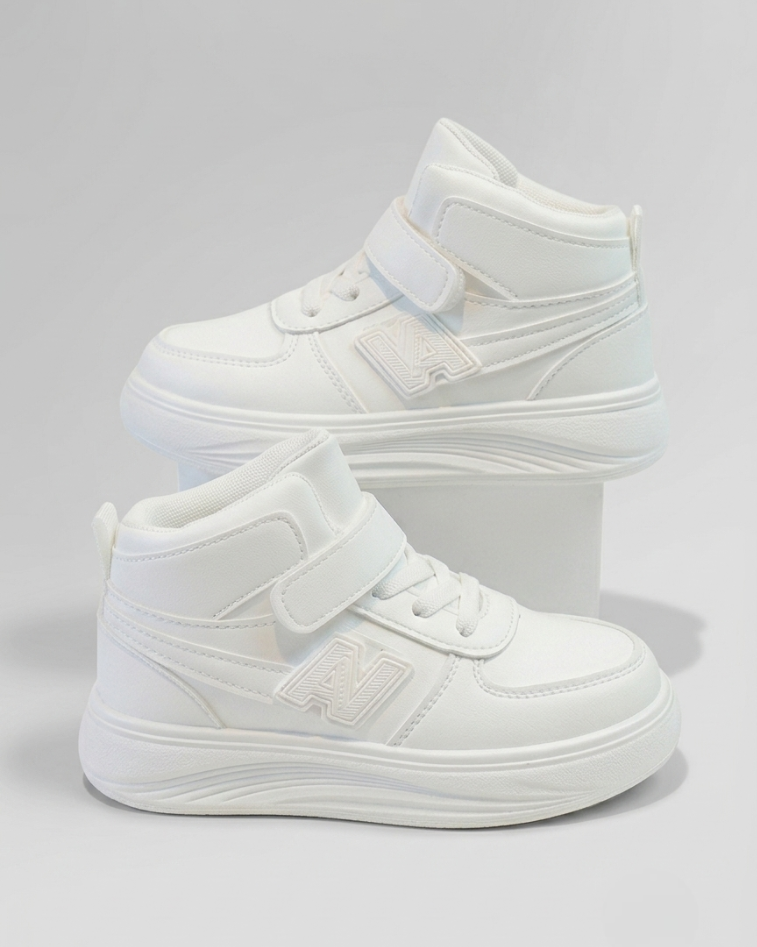 Zapatillas deportivas modernas para niños en España