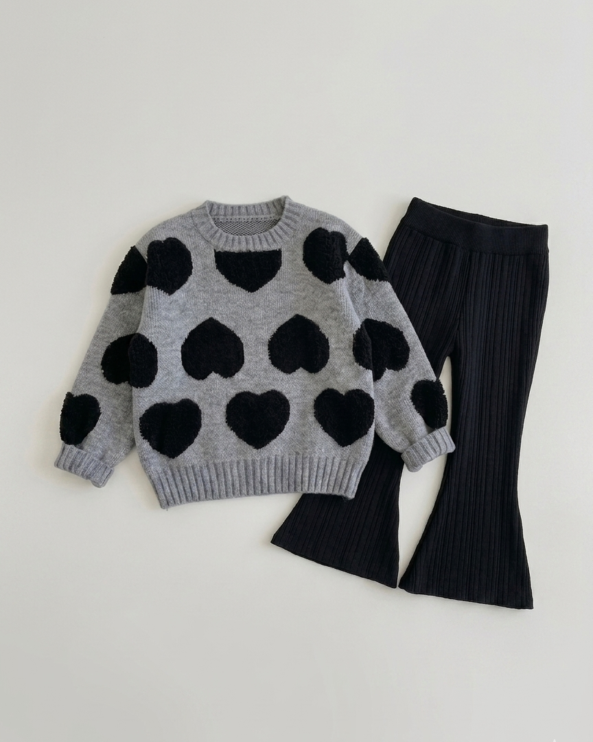 Conjunto niña invierno 2 piezas suéter cálido con corazones y pantalón acampanado en España