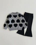 Conjunto niña invierno 2 piezas suéter cálido con corazones y pantalón acampanado en España
