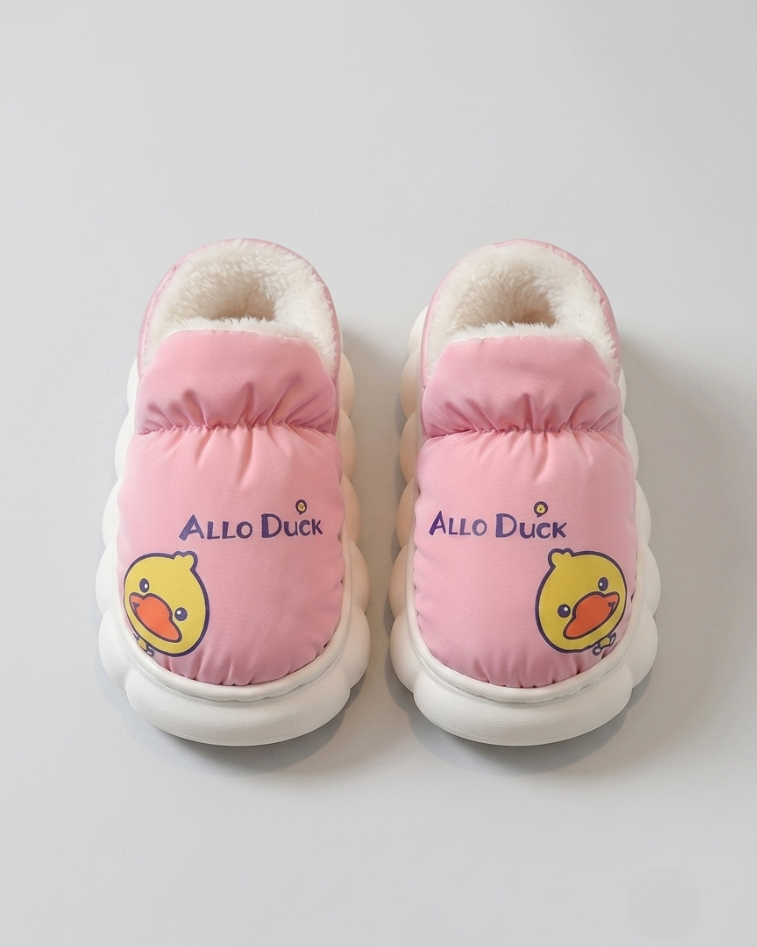Botas de invierno con forro de piel cálida y diseño de dibujos animados. en España