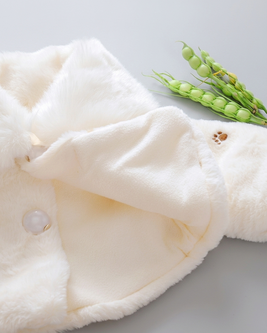 Abrigo niña invierno piel sintética suave  abrigo elegante clásico y moderno destacada para looks elegantes y en España