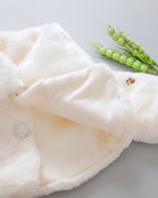 Abrigo niña invierno piel sintética suave  abrigo elegante clásico y moderno destacada para looks elegantes y en España