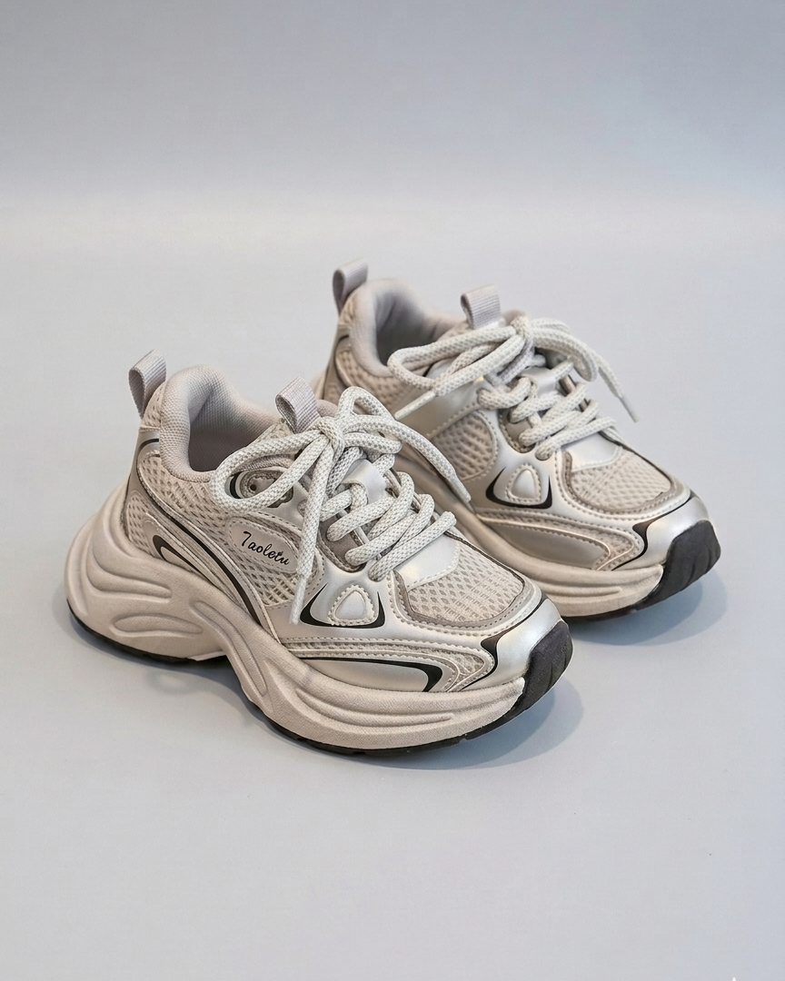 Zapatillas deportivas infantiles con diseño moderno en España