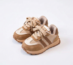Zapato con diseño deportivo moderno para niños en España