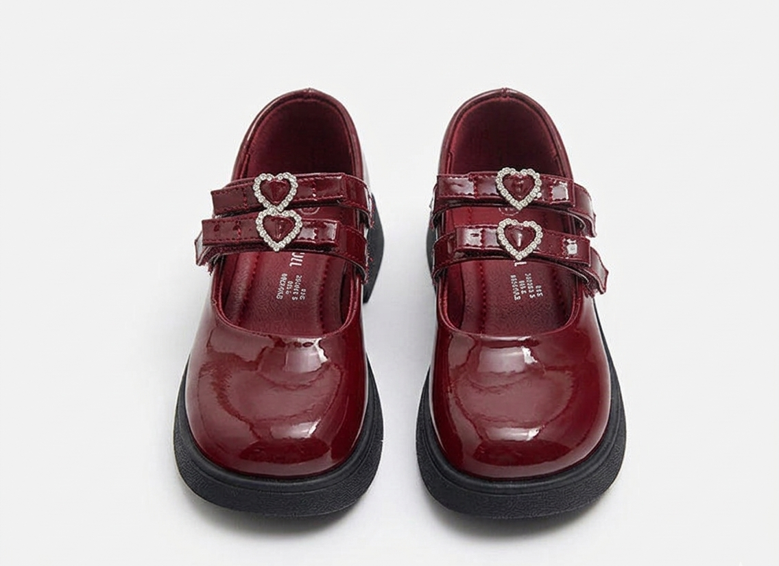 Zapato clásico elegante con diseño brillante en España