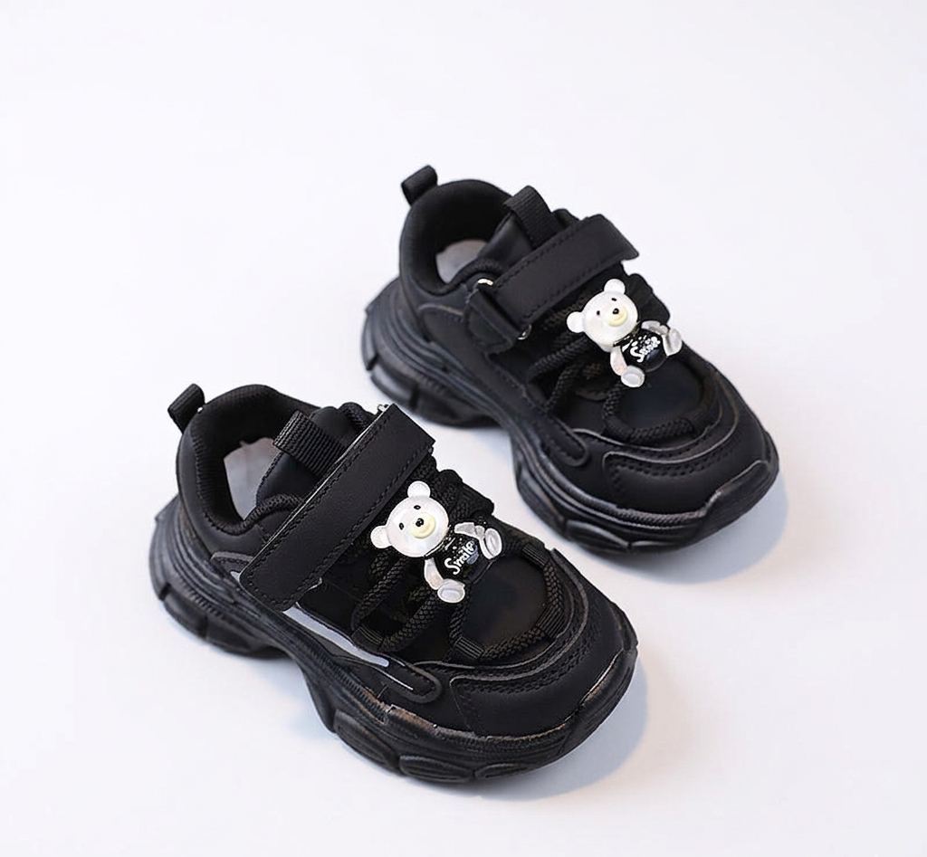 Zapato negro moderno para niños en España