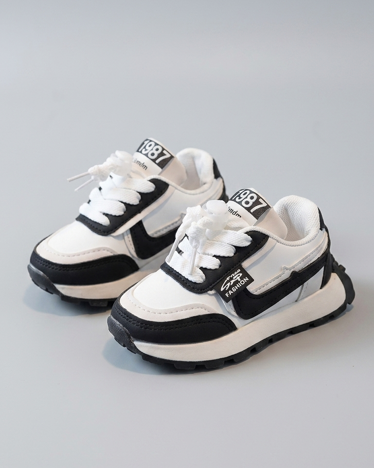 Zapatillas deportivas modernas para niños en España