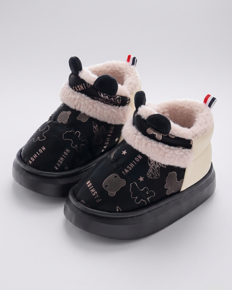 Zapato de invierno cálido con diseño de dibujos animados para niños en España