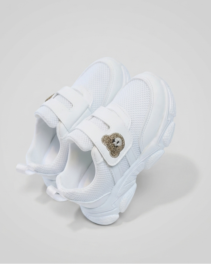 Zapato deportivo blanco para niños en España
