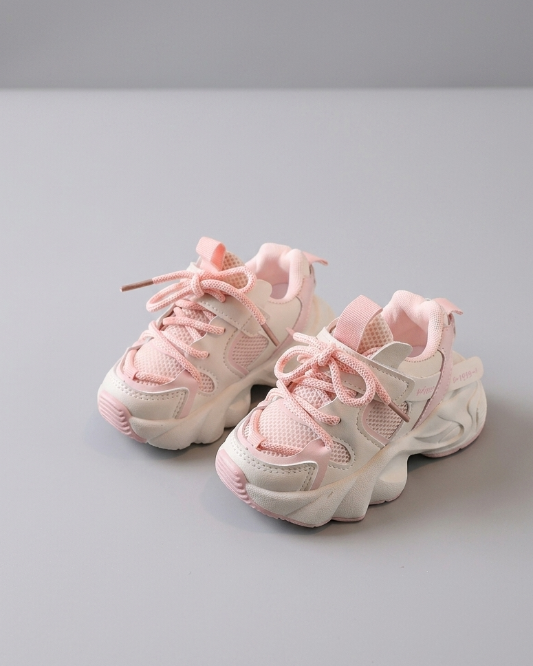 Zapatilla deportiva ligera y transpirable con cordones y diseño moderno para niños en España