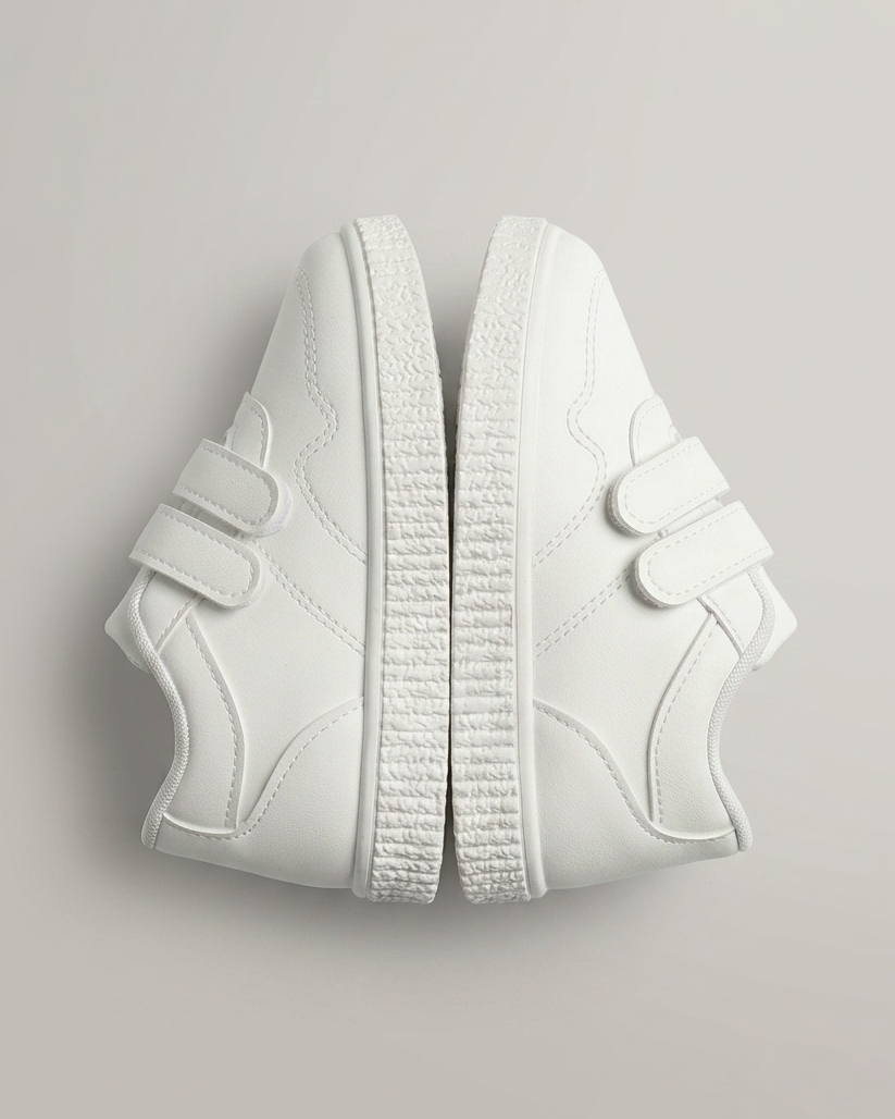 Zapato blanco de diseño moderno y ligero en España