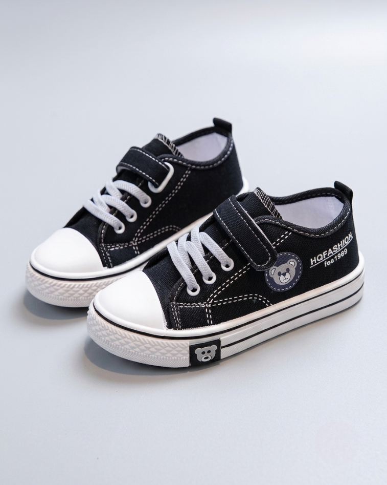 Zapato infantil con diseño atractivo y estampado de oso en España