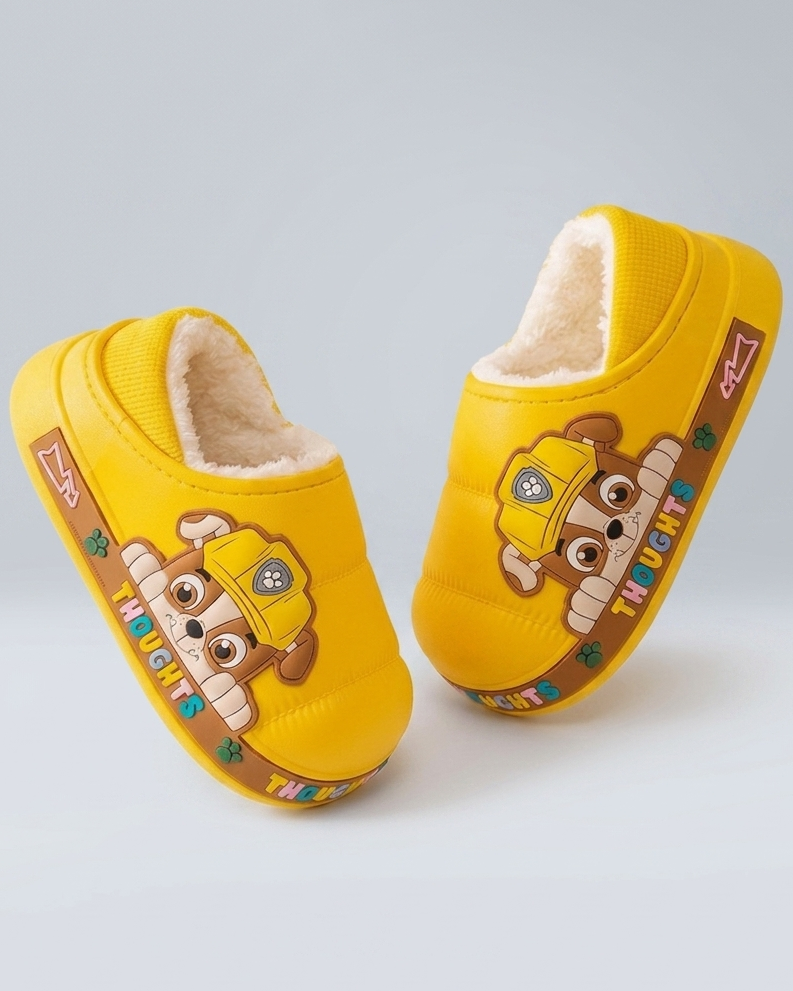 Pantuflas de invierno suaves con forro de piel cálida y diseño de dibujos animados en 3D. en España