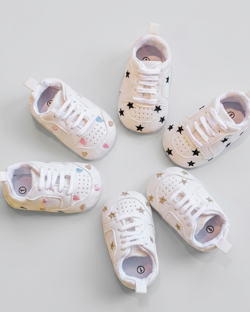 Zapatos bebé suela blanda bordados estrellas niño y niña 0-18 meses en España
