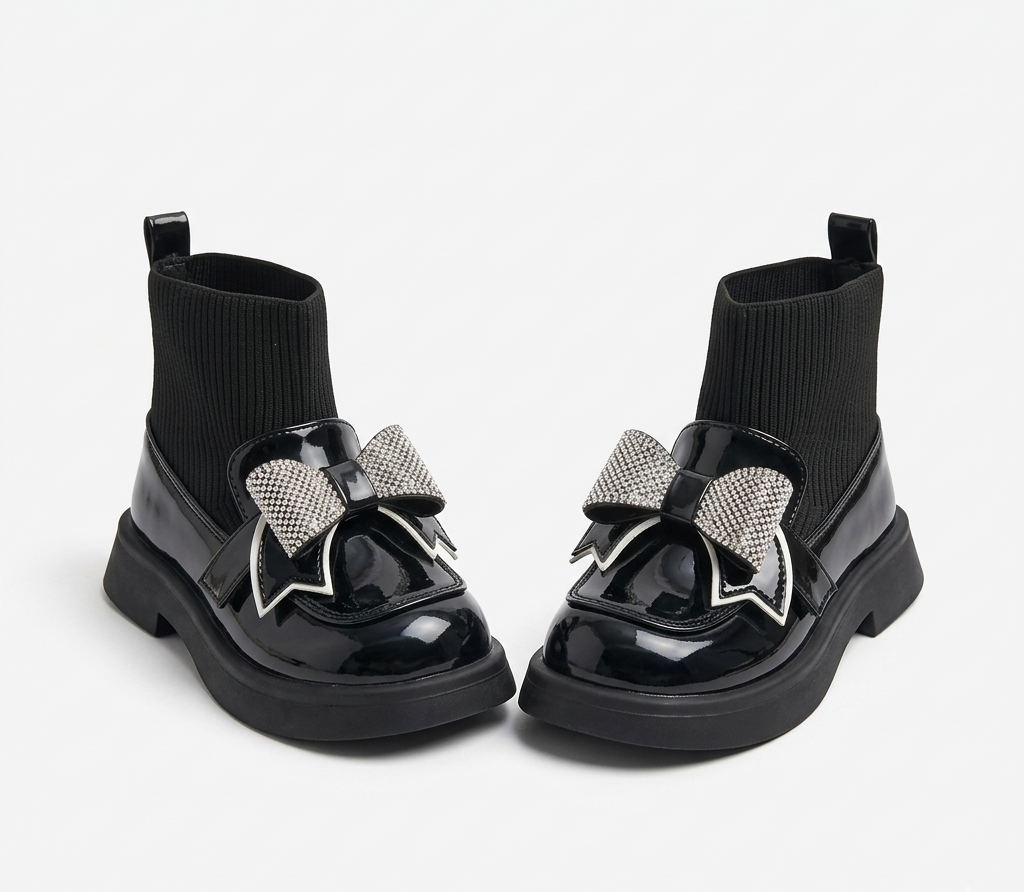 Zapato de niña de lujo con diseño elegante, decorado con un lazo adornado con cristales en España