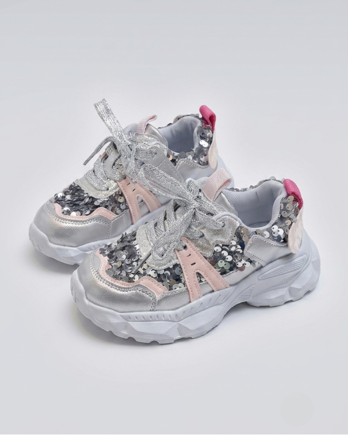 Zapato de invierno moderno para niños en España