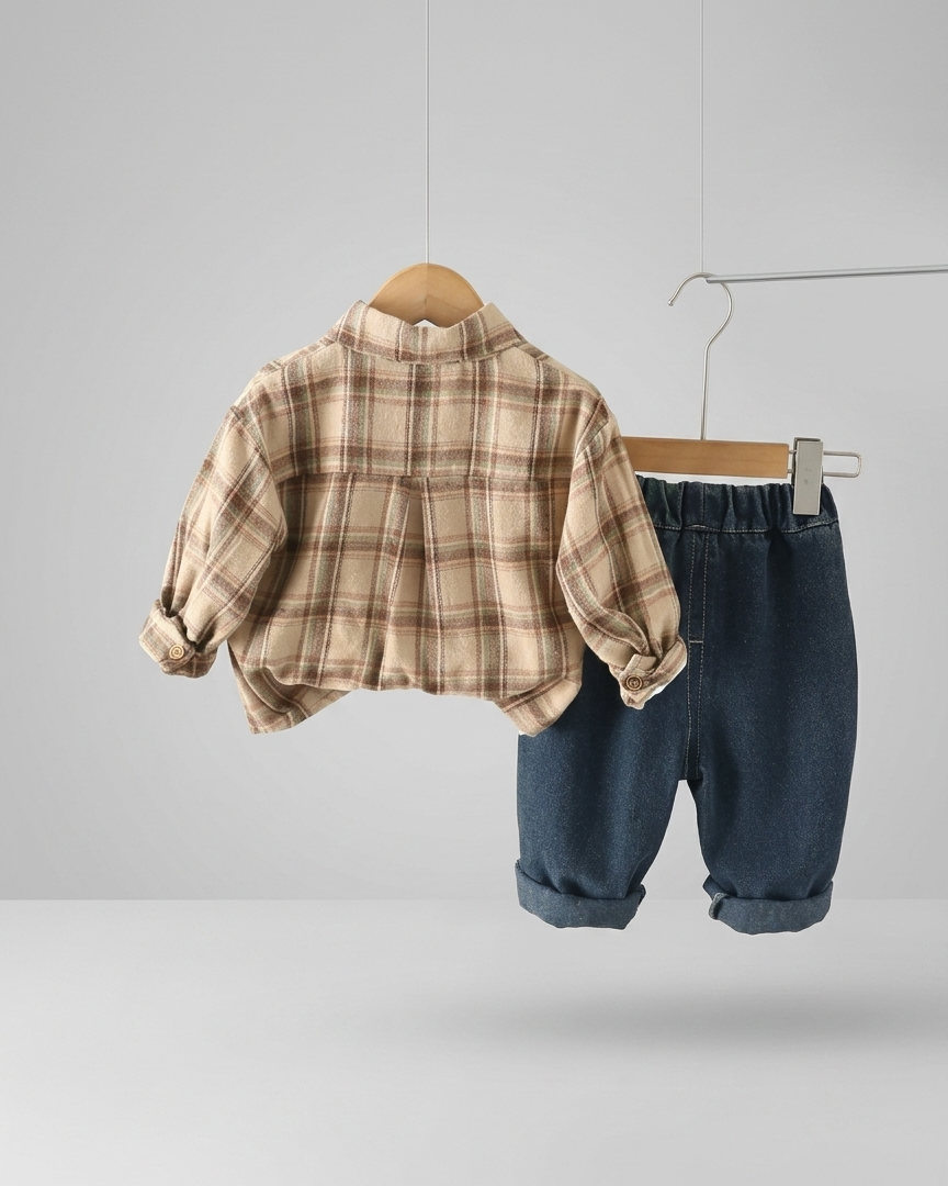 Conjunto infantil 3 piezas niño: camisa de cuadros, camiseta de algodón y pantalón vaquero en España