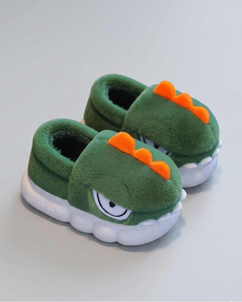 Pantuflas de invierno con pelo suave y cálido en España