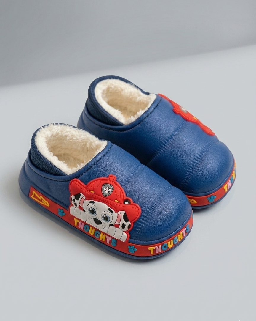 Pantuflas de invierno suaves con forro de piel cálida y diseño de dibujos animados en 3D. en España