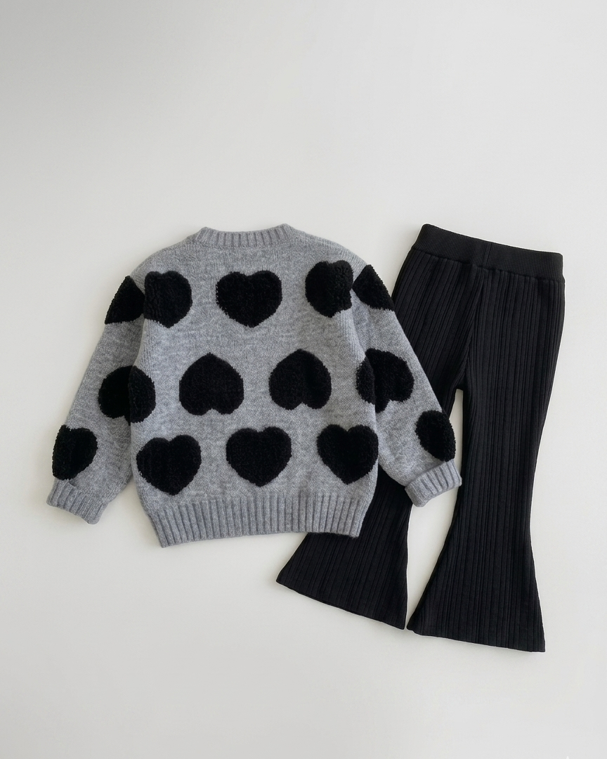 Conjunto niña invierno 2 piezas suéter cálido con corazones y pantalón acampanado en España