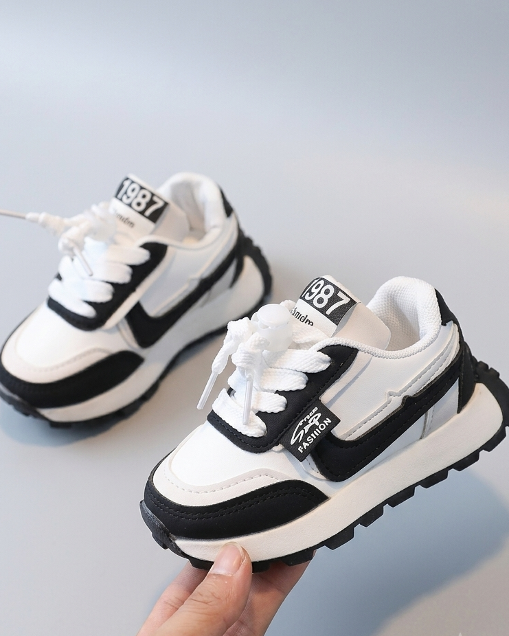 Zapatillas deportivas modernas para niños en España