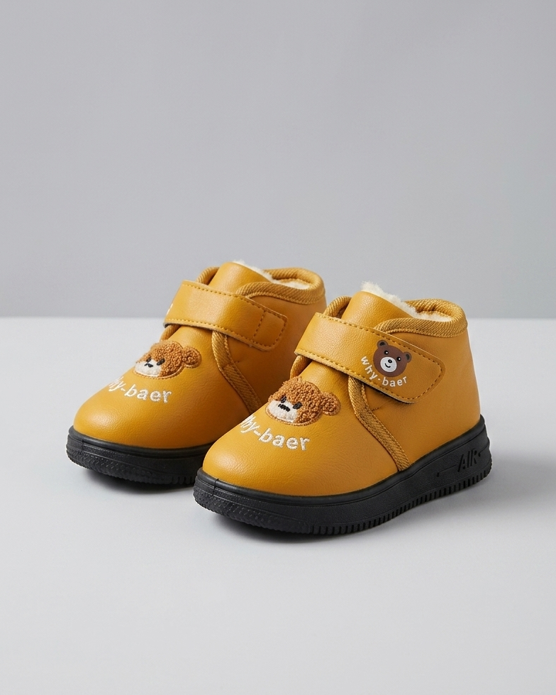 Botas de invierno cálidas con suave pelo y material de cuero impermeable. en España