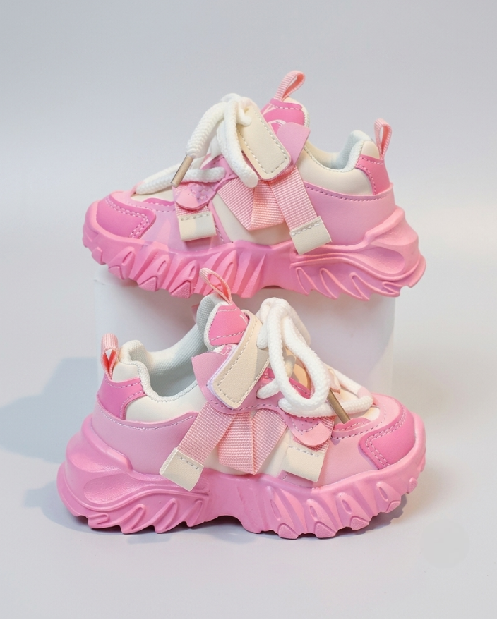 Zapato rosa con diseño deportivo moderno para niñas en España