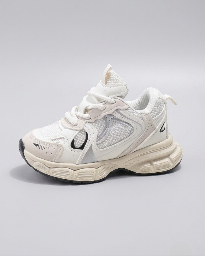 Zapatillas deportivas para niños con diseño moderno en España
