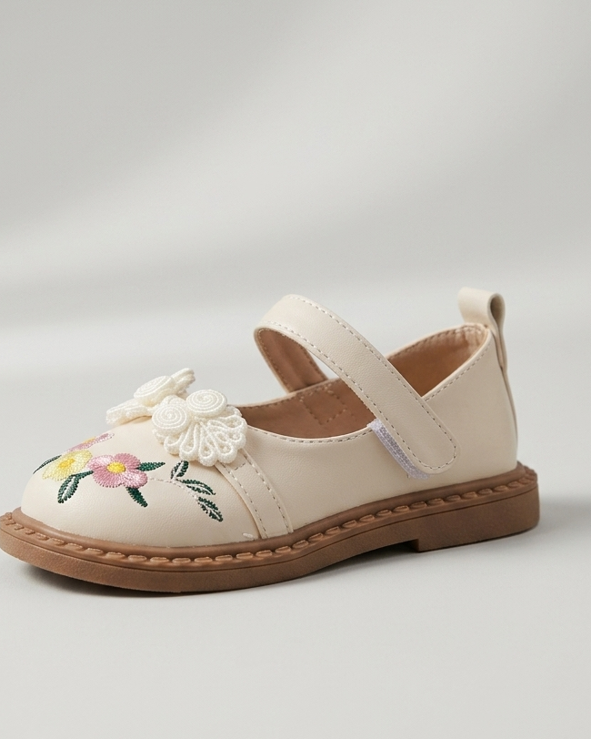 Zapato clásico de verano para niñas con bordado de flores en España