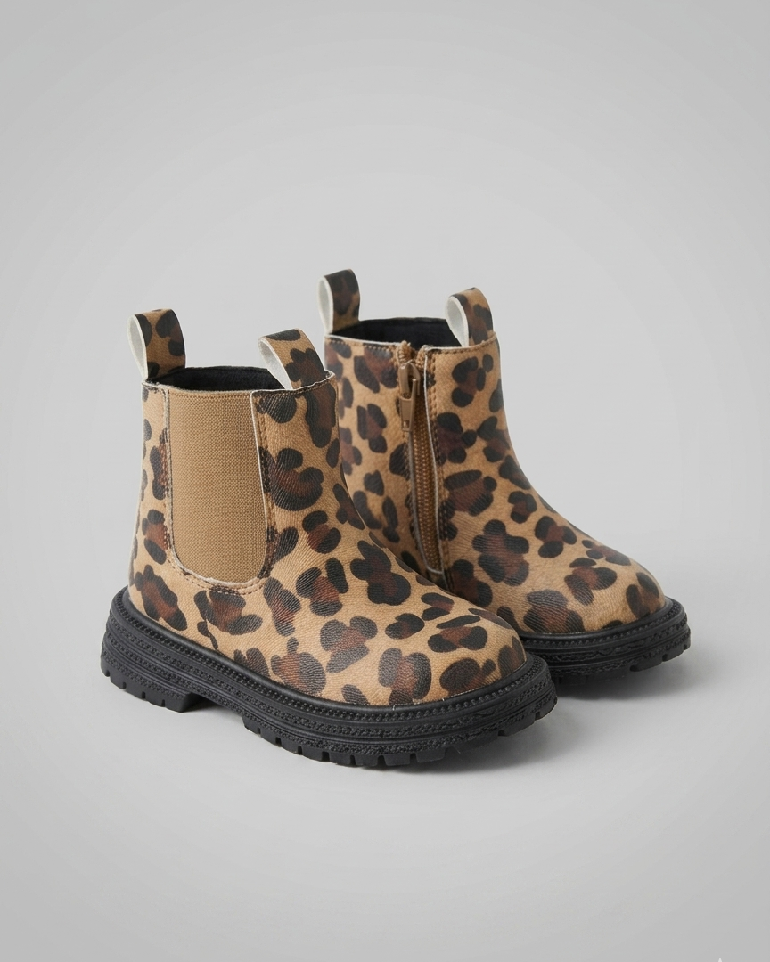 Zapato de invierno con estampado de piel de leopardo en España