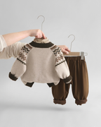 Conjunto niño 3 piezas invierno (suéter lana, camisa cuadros y pantalón elástico)Ideal para clima otoñal  en España