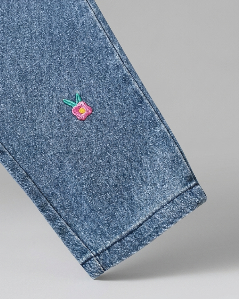 Conjunto niña 2 piezas con bordado de flores 3D otoño invierno,destacada para looks elegantes y sencillos en España