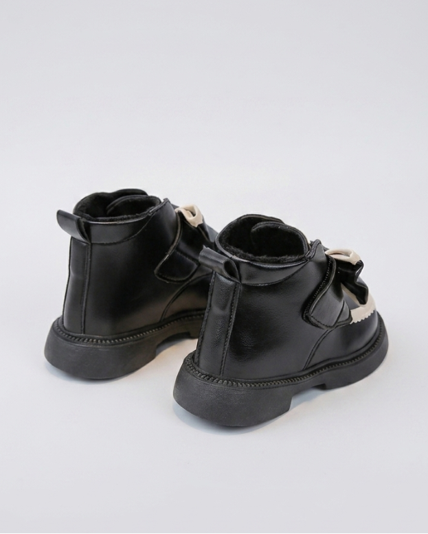 Zapato de invierno elegante con un lazo lujoso en España