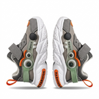 Zapato con diseño deportivo moderno y cartoon con ojos en 3D en España