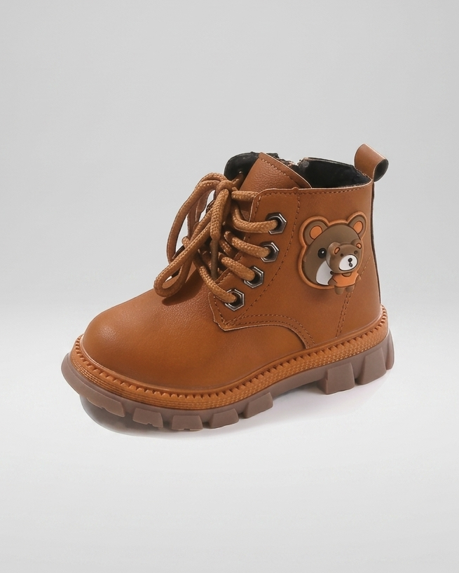 Bota de invierno de diseño moderno con dibujo lateral de osito en España