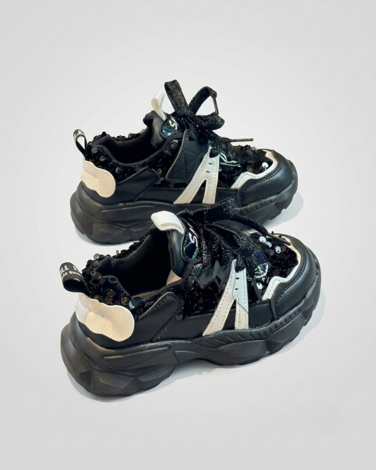 Zapato de invierno moderno para niños en España