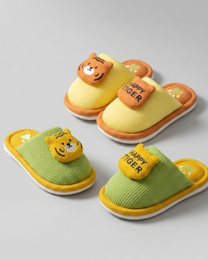 Pantuflas de algodón suave con forro cálido y diseño de dibujos animados en España