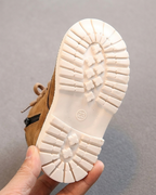 Zapatos de invierno cálidos para niños en España