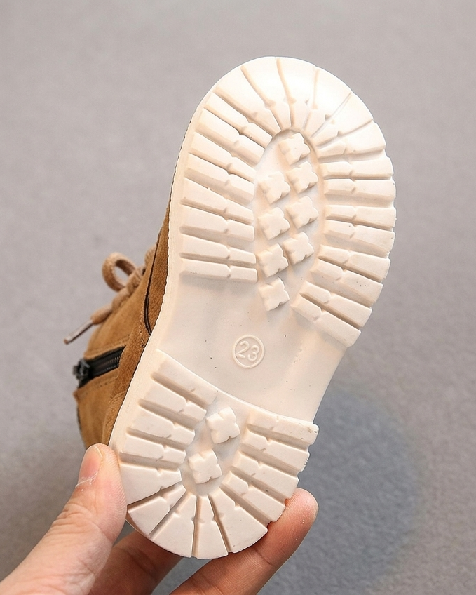 Zapatos de invierno cálidos para niños en España