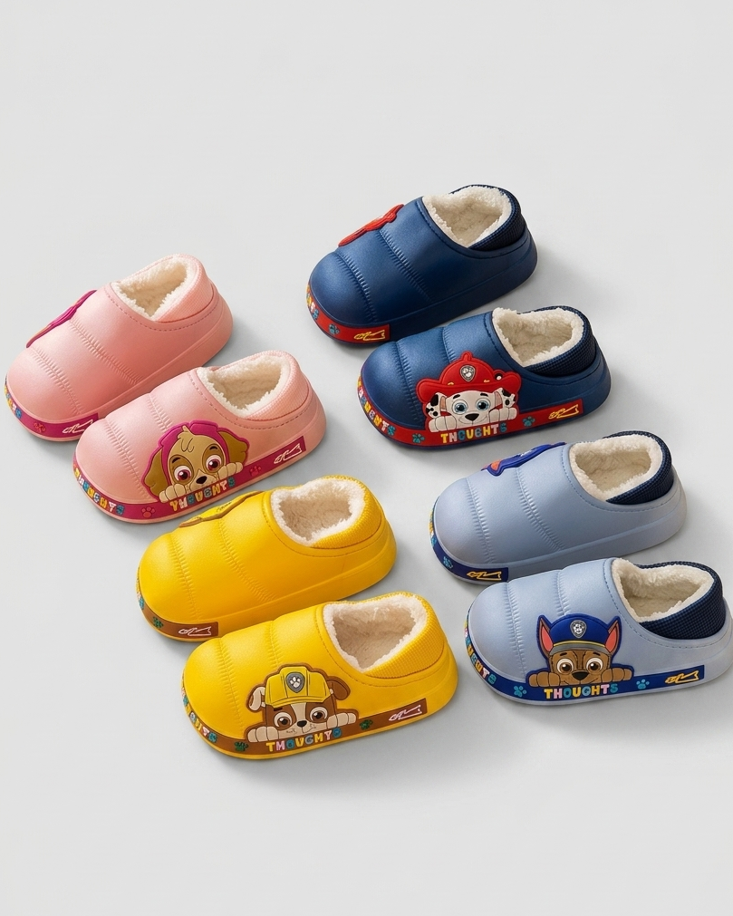 Pantuflas de invierno suaves con forro de piel cálida y diseño de dibujos animados en 3D. en España