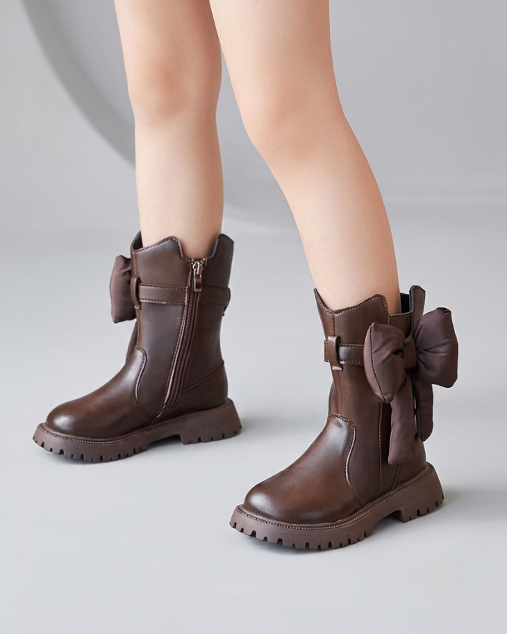 Botas de invierno con diseño clásico y moderno. en España