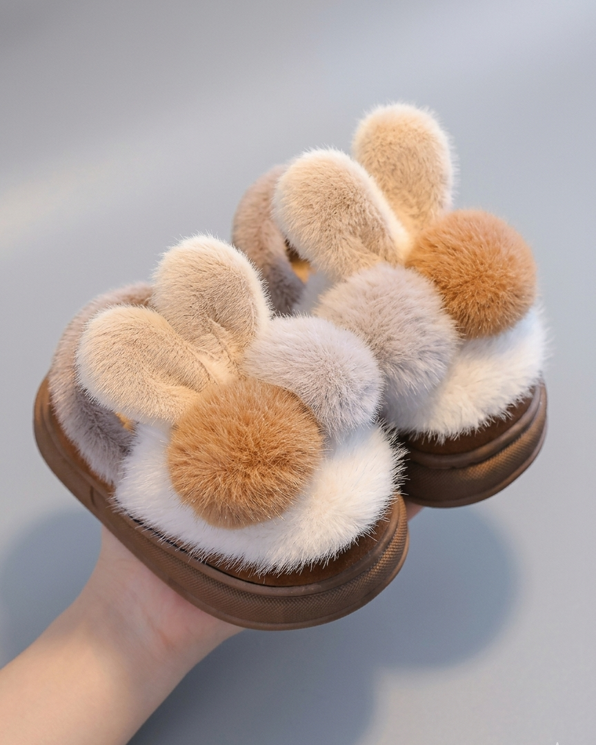 Pantuflas de invierno cálidas para niños con peluche suave y bolas de colores en España
