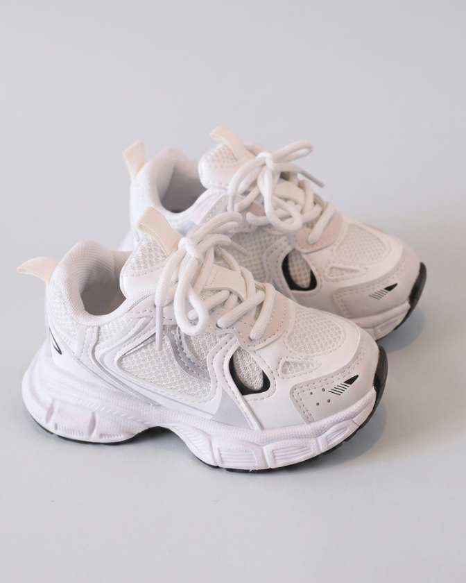 Zapatillas deportivas para niños con diseño moderno en España