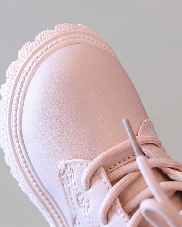 Bota de invierno cálida y rosa, ideal para el invierno en España