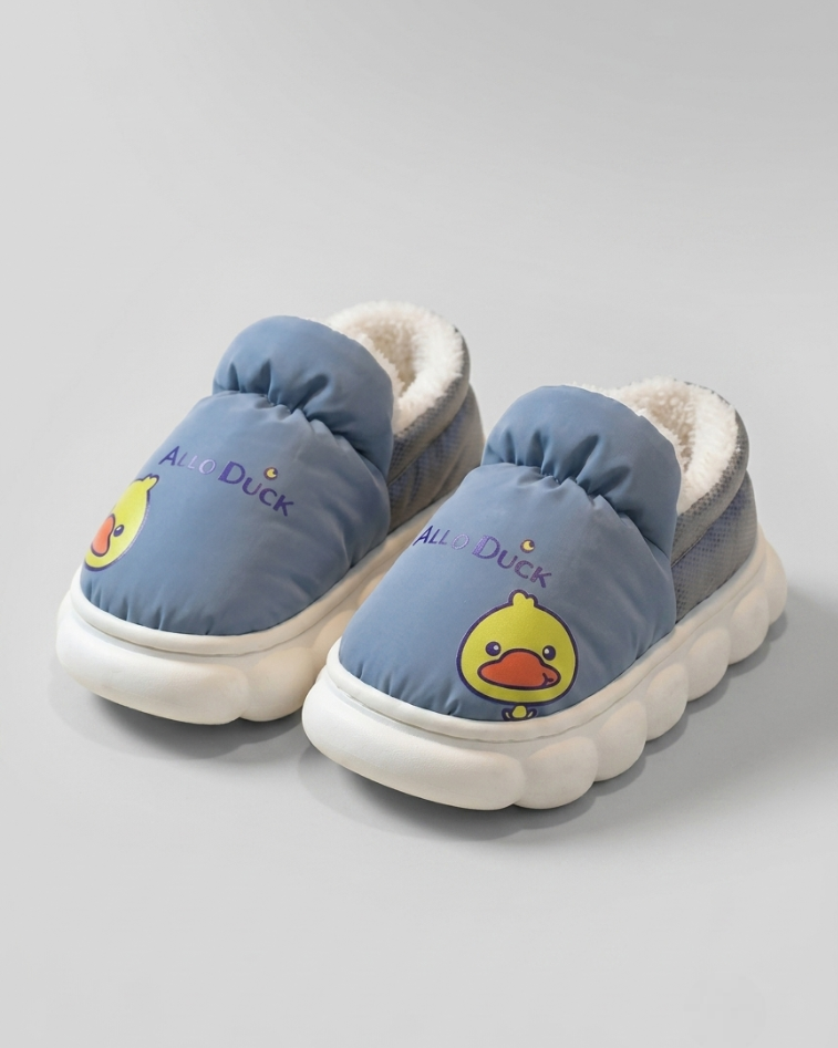 Botas de invierno con forro de piel cálida y diseño de dibujos animados. en España