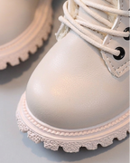 Botas de invierno con diseño práctico y resistente al frío en España