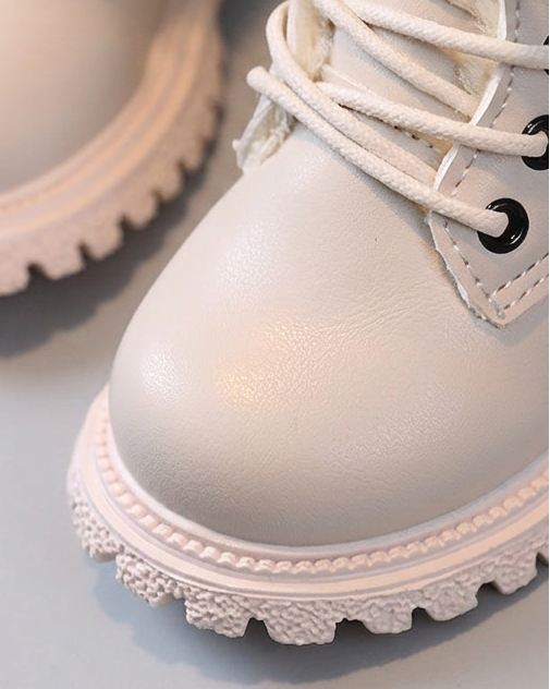 Botas de invierno con diseño práctico y resistente al frío en España