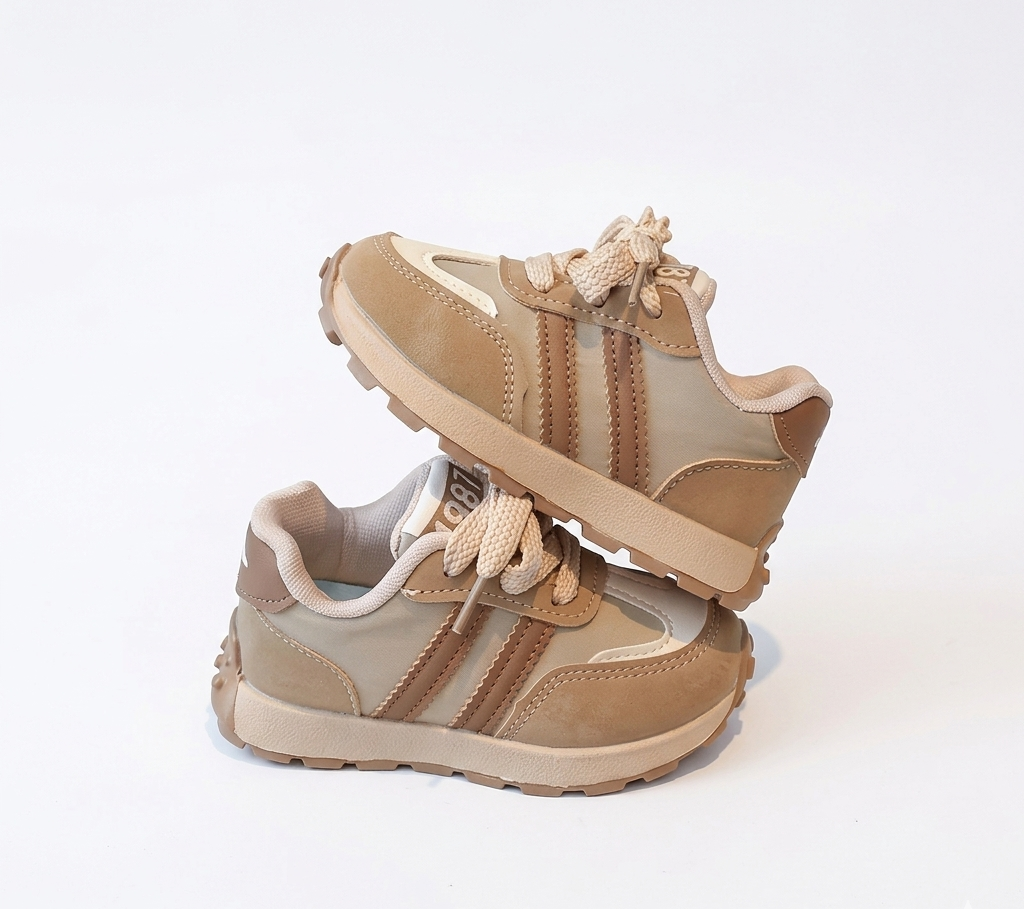 Zapato con diseño deportivo moderno para niños en España