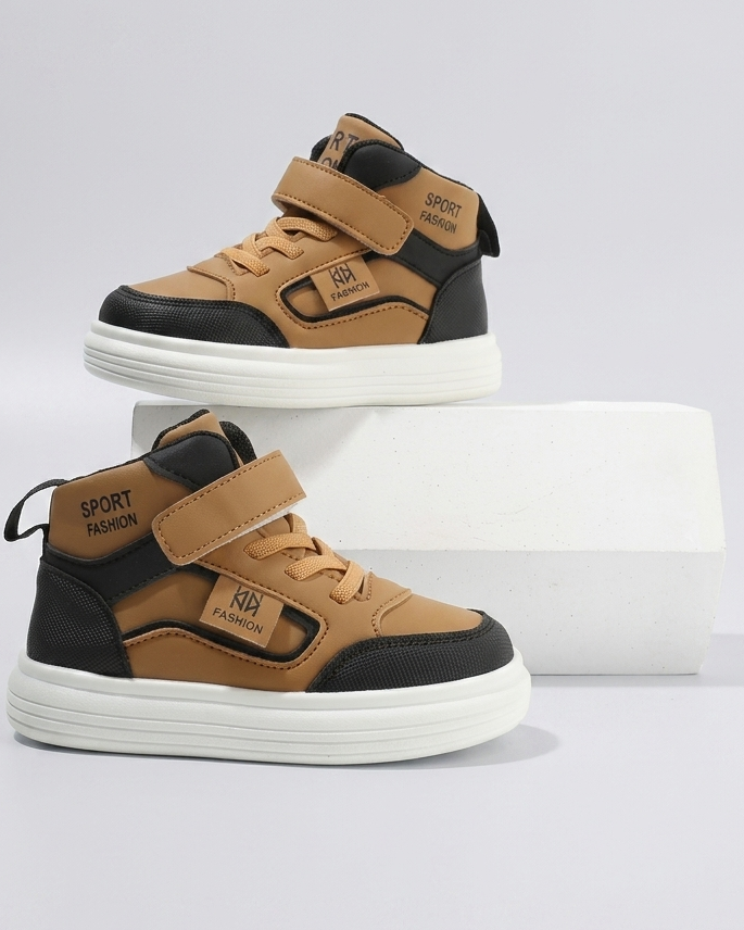 Zapatillas deportivas modernas para niños en España