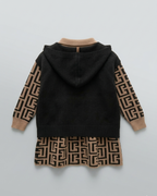Conjunto niña 2 piezas elegante con vestido y chaleco de cuello clásico ,destacada para looks elegantes y sencillos en España